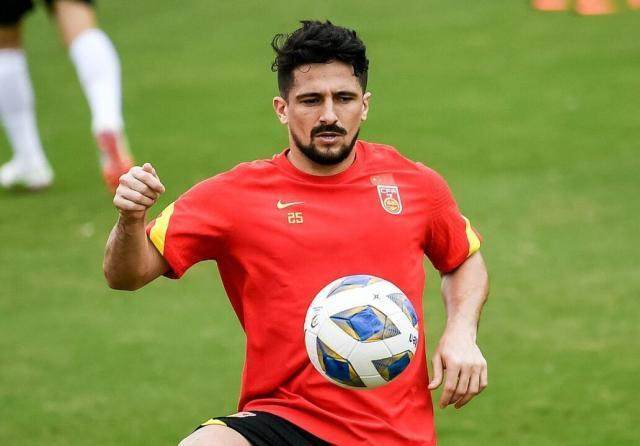 开云-归化球员洛国富宣布退役 代表国足出场5次打入1球