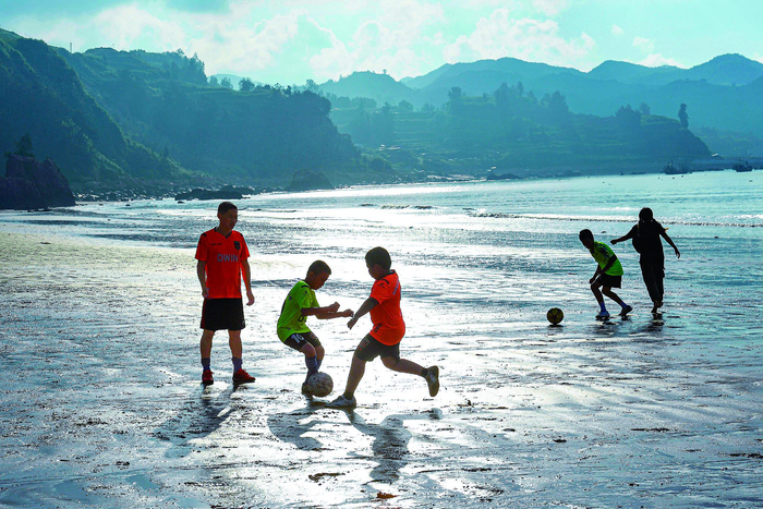 开云APP-福建霞浦：校园竞逐绿茵梦|足球|足球队|霞浦足球|校园足球|福建省_新浪体育_新浪新闻