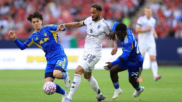 开云APP-凌晨3点 英超玫瑰德比！曼联有望延续45年纪录 2大中锋对决|利兹联|姆贝莫|B费|白玫瑰|勒温_新浪体育_新浪新闻